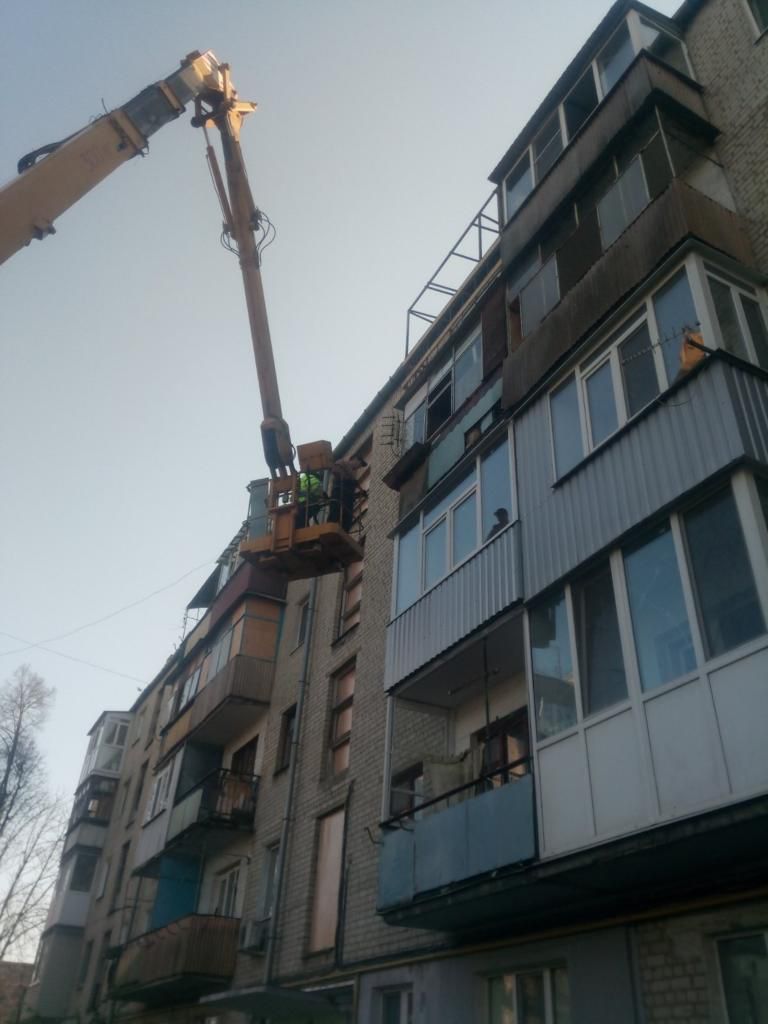 Ремонують аварійні житлові будинки комунальники Харкова